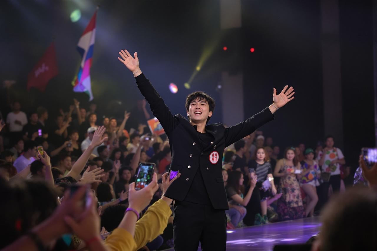 神秘电影影迷见面会圆满举行，万名粉丝热情参与